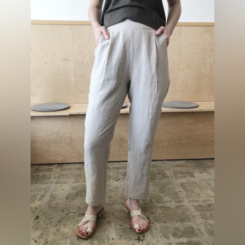 Szeki Relaxed Tapering Trousers in Oatmeal Linen